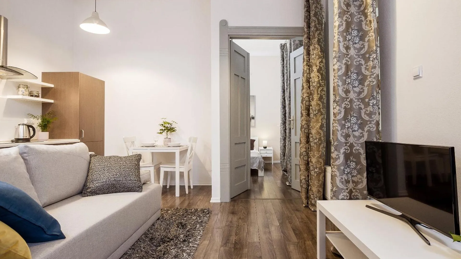 Main Station - 8 Rakowicka Street Apartment Krakow Poland